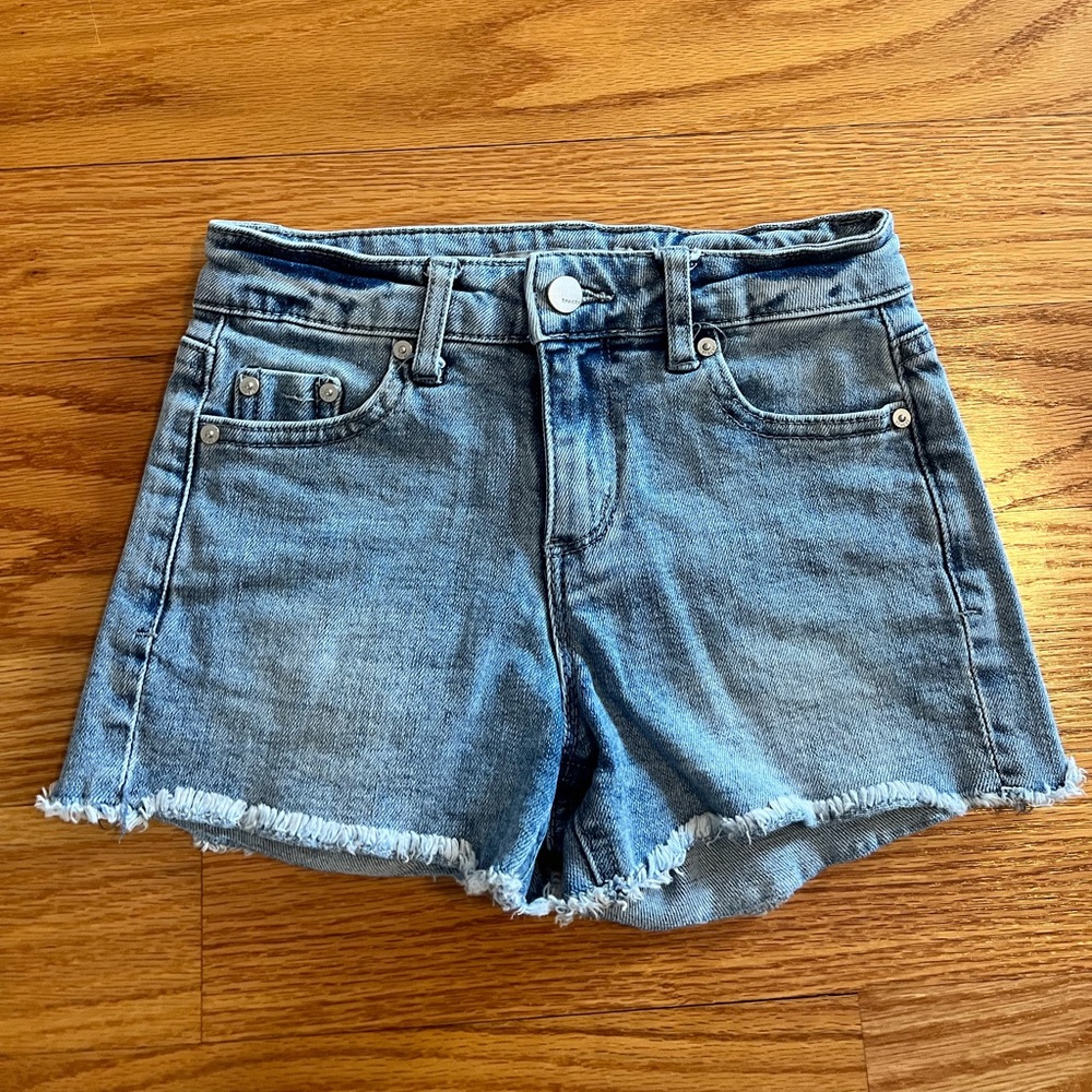 GIRLS size 7 Tractr raw hem denim shorts